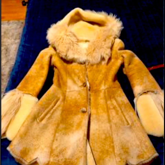 Beautiful natural shearling coat, very warm and light, with hood - Picture 1 of 1